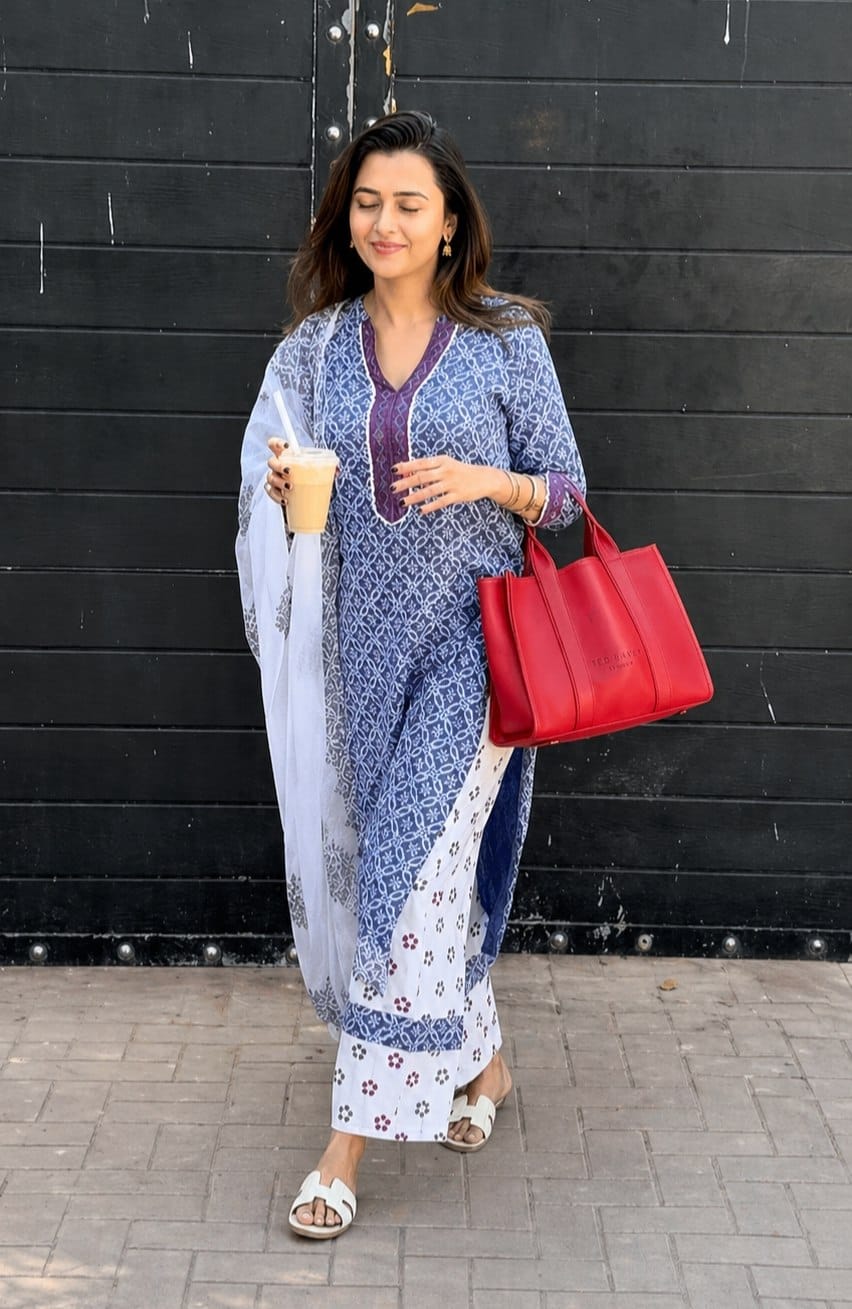 Premium Printed Lilan Kurti, Pant, Dupatta & Bracelet Set