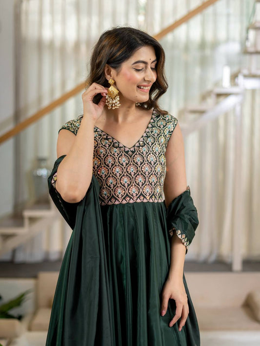 New Đěsigner Anarkali Suit In New Fancy Style
