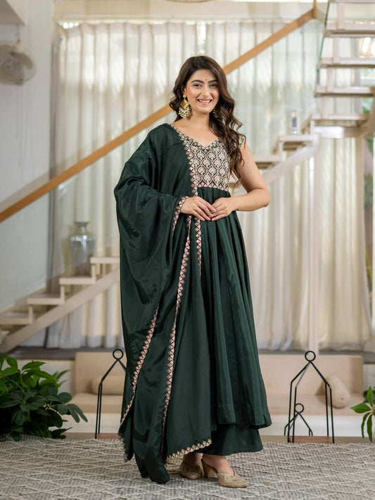 New Đěsigner Anarkali Suit In New Fancy Style