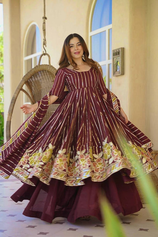 Đěsigner Anarkali Suit In New Fancy Style