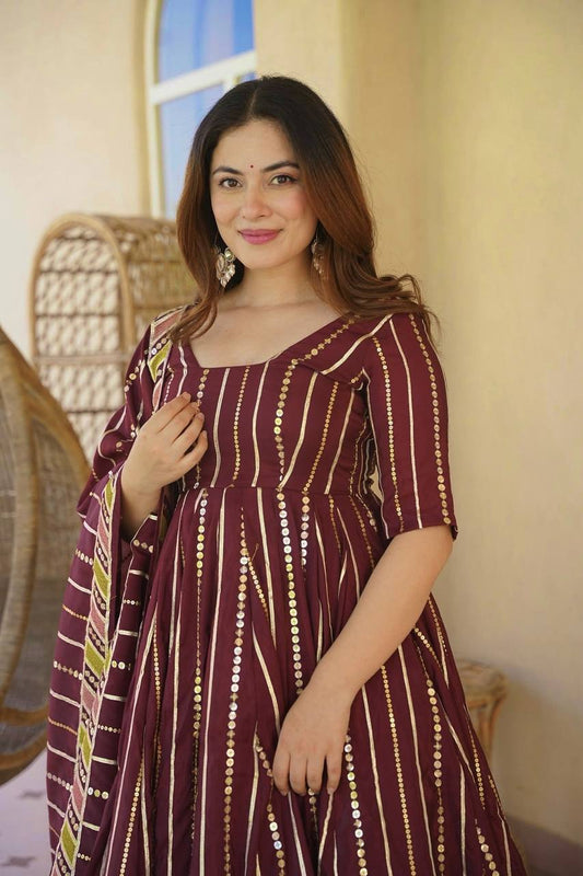 Đěsigner Anarkali Suit In New Fancy Style